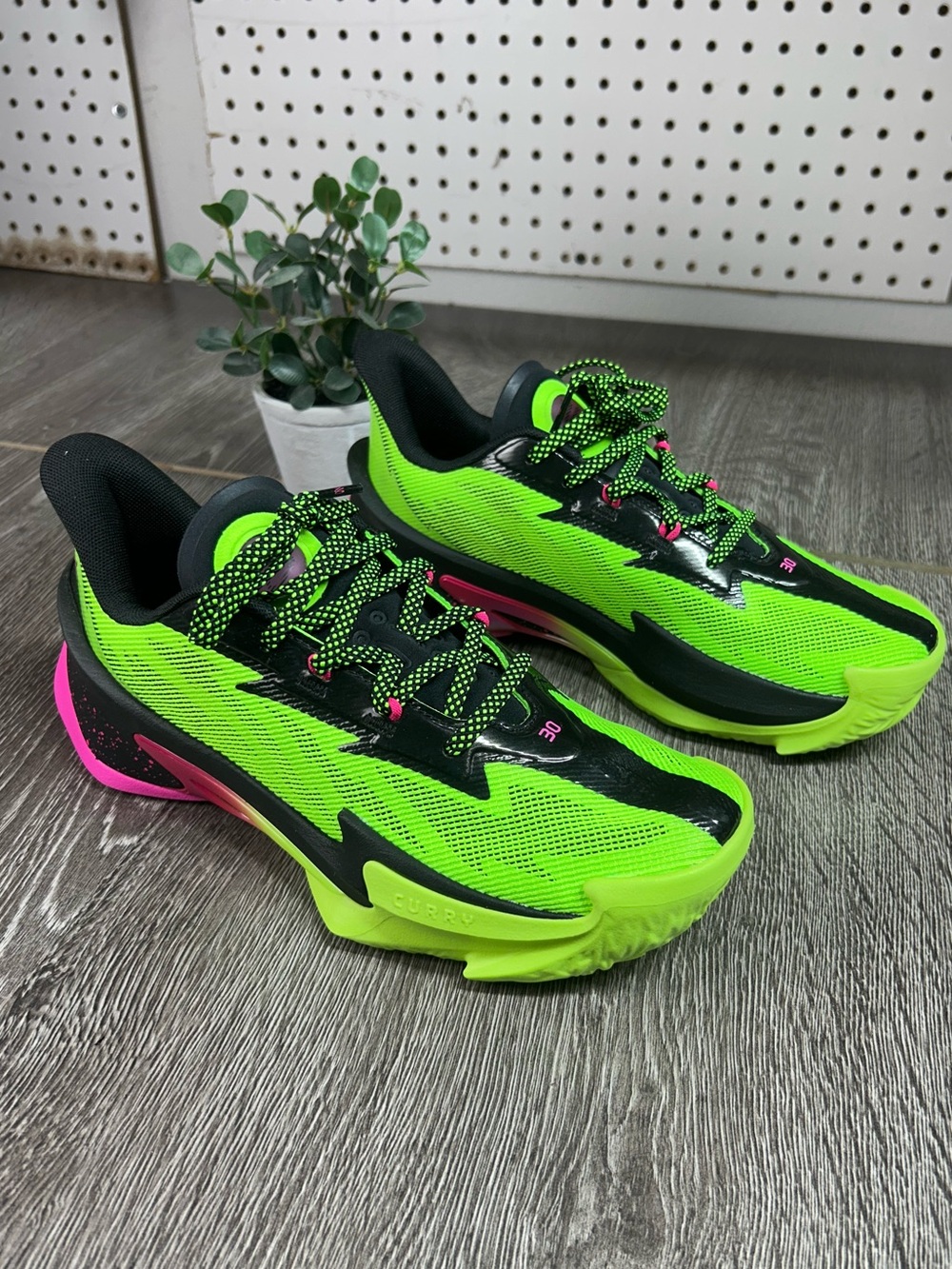 Under Armour curry series 7 aurora Basketball sneakers